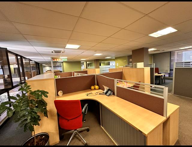 7,410M² OFFICE TO LET IN PARKTOWN